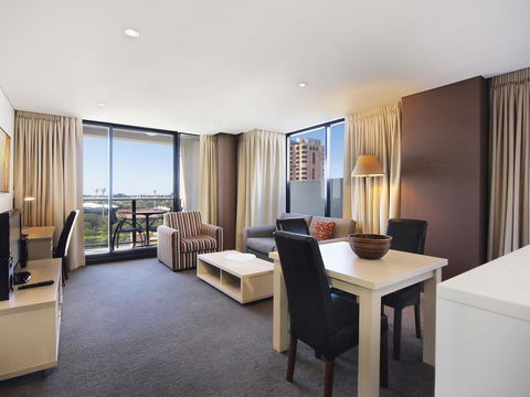 Oaks Adelaide Horizons Suites - Tourism Caloundra 13