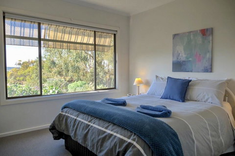 Emu Bay Holiday Homes - Tourism Caloundra 5