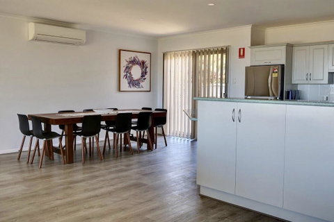 Emu Bay Holiday Homes - Tourism Caloundra 17