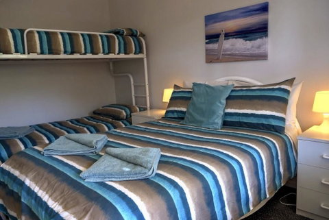 Emu Bay Holiday Homes - Tourism Caloundra 3