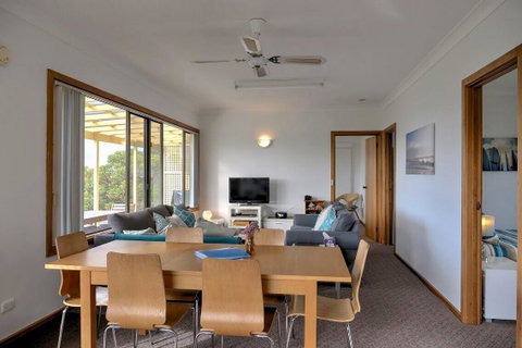 Emu Bay Holiday Homes - Tourism Caloundra 10
