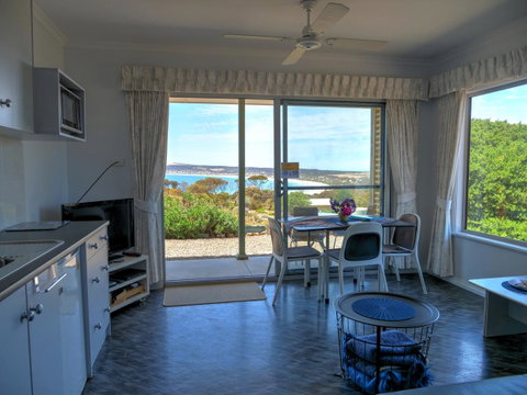 Emu Bay Holiday Homes - Tourism Caloundra 26