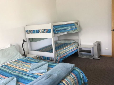 Emu Bay Holiday Homes - Tourism Caloundra 12