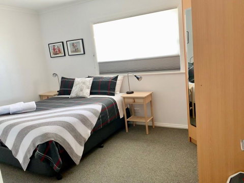 Emu Bay Holiday Homes - Tourism Caloundra 21