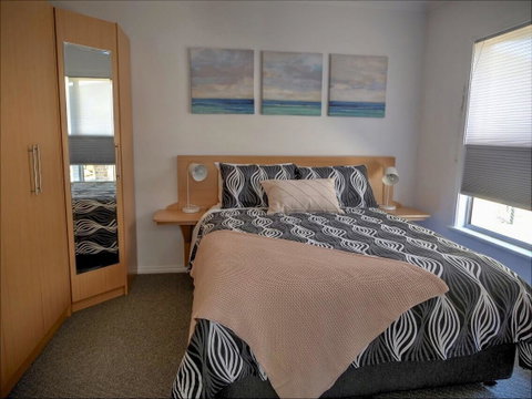 Emu Bay Holiday Homes - Tourism Caloundra 16