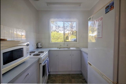 Emu Bay Holiday Homes - Tourism Caloundra 4