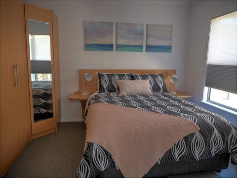 Emu Bay Holiday Homes - Tourism Caloundra 23