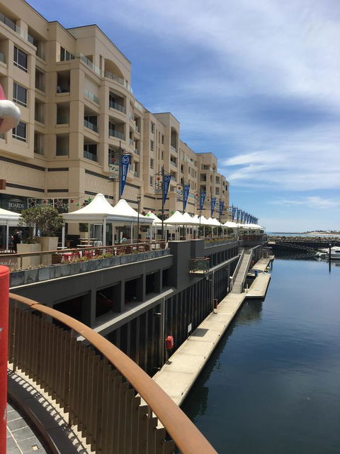 Glenelg Beach Studio - Tourism Caloundra 3