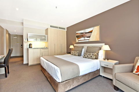 Glenelg Beach Studio - Tourism Caloundra 12