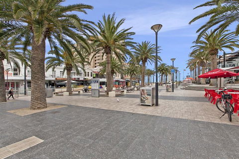 Glenelg Beach Studio - Tourism Caloundra 8