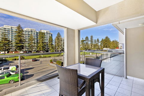 Glenelg Beach Studio - Tourism Caloundra 5