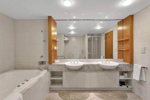 Stamford Plaza Adelaide - Tourism Caloundra 20