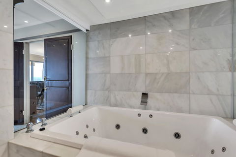 Stamford Plaza Adelaide - Tourism Caloundra 40