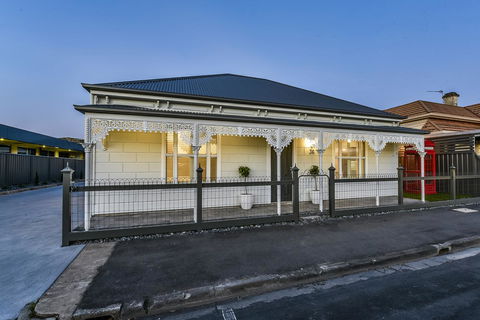 Aloha Central Luxury Apartments - Tourism Caloundra 12