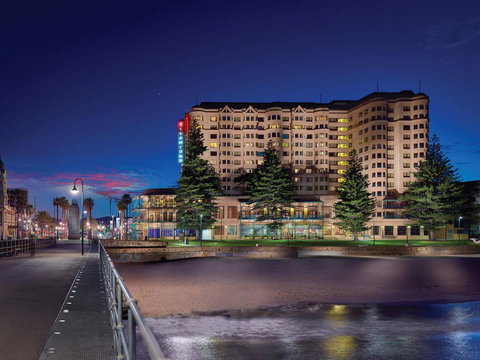 Stamford Grand Adelaide - Tourism Caloundra 0