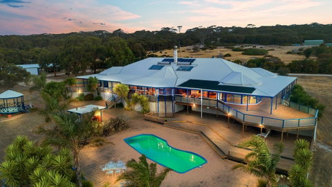 Doyles On The Bay - Tourism Caloundra 1