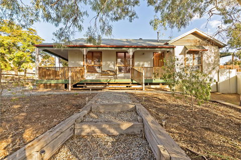 Rustic On 13th - Tourism Caloundra 21