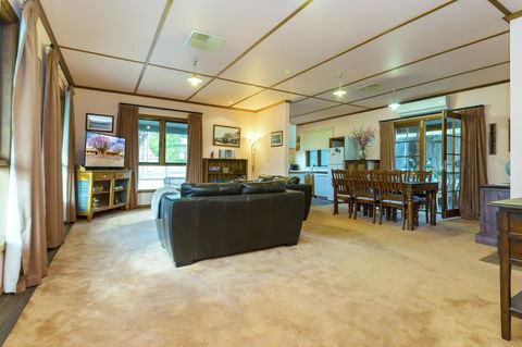 Rustic On 13th - Tourism Caloundra 3