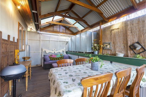 Rustic On 13th - Tourism Caloundra 9
