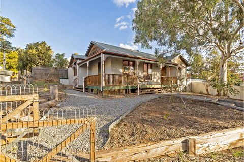 Rustic On 13th - Tourism Caloundra 1