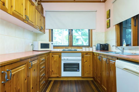 Rustic On 13th - Tourism Caloundra 5