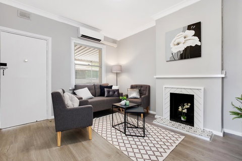 Cute And Cosy - Events, Workers, Getaways - Tourism Caloundra 6