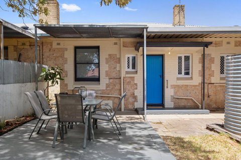 Cute And Cosy - Events, Workers, Getaways - Tourism Caloundra 13