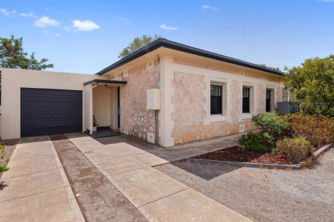 Cute And Cosy - Events, Workers, Getaways - Tourism Caloundra 14