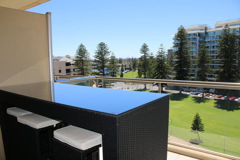 Beachside Luxury Getaway In Glenelg - Tourism Caloundra 15