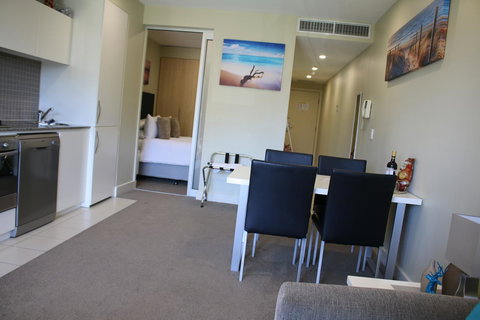 Beachside Luxury Getaway In Glenelg - Tourism Caloundra 1
