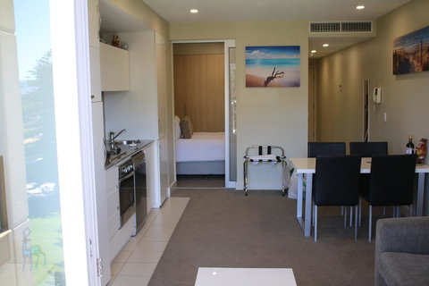 Beachside Luxury Getaway In Glenelg - Tourism Caloundra 7