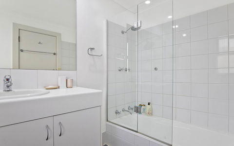 Glenelg Oasis Studios - Tourism Caloundra 11