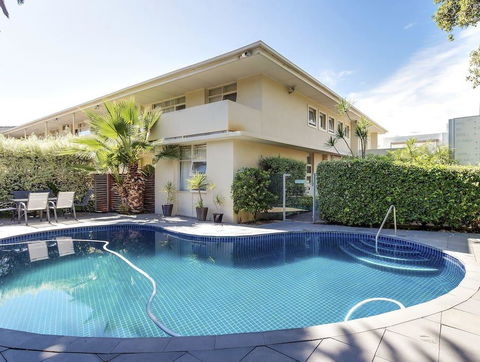 Glenelg Oasis Studios - Tourism Caloundra 2