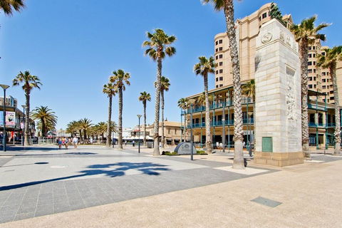 Glenelg Oasis Studios - Tourism Caloundra 16