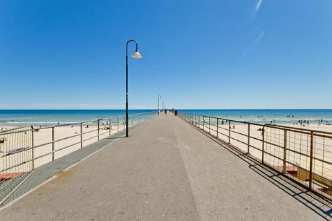 Glenelg Oasis Studios - Tourism Caloundra 15
