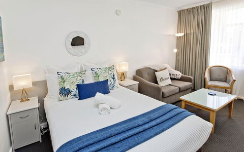 Glenelg Oasis Studios - Tourism Caloundra 0