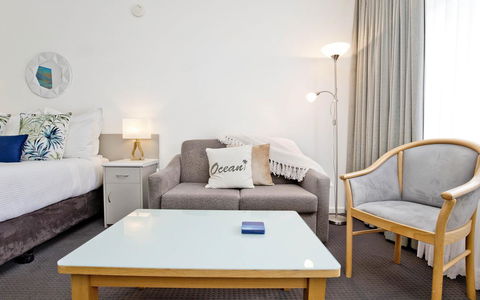 Glenelg Oasis Studios - Tourism Caloundra 9