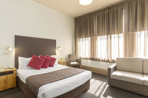 Adelaide Paringa - Tourism Caloundra 2