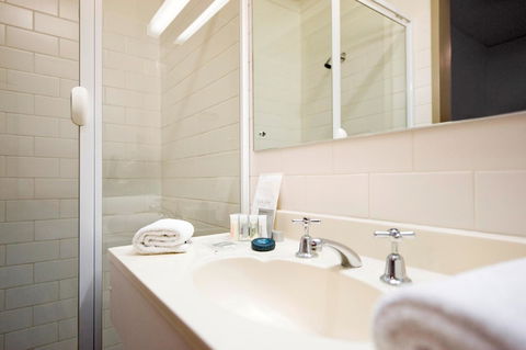 Adelaide Paringa - Tourism Caloundra 14