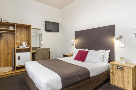 Adelaide Paringa - Tourism Caloundra 4