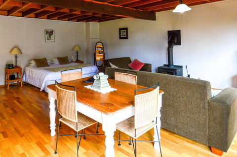 Ghost Hill Road Retreat - Tourism Caloundra 27