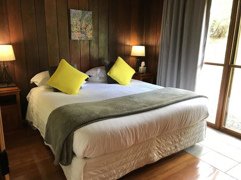 Ghost Hill Road Retreat - Tourism Caloundra 4