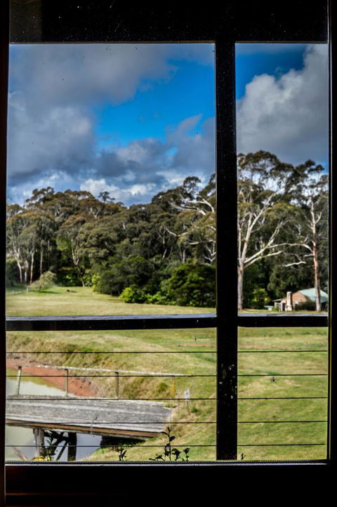 Ghost Hill Road Retreat - Tourism Caloundra 21
