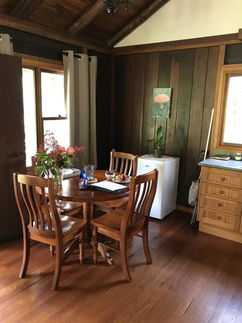 Ghost Hill Road Retreat - Tourism Caloundra 2