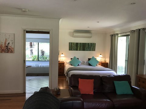 Ghost Hill Road Retreat - Tourism Caloundra 5