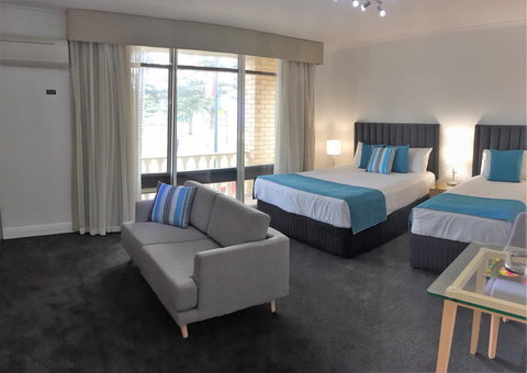 Ensenada Motor Inn And Suites - Tourism Caloundra 2