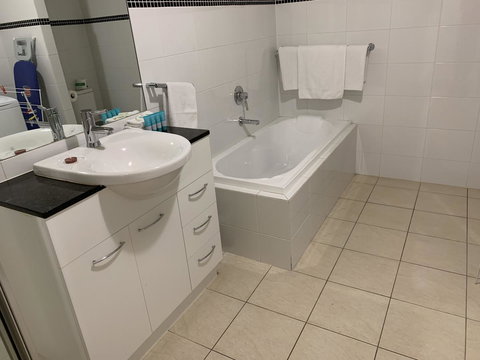 Ensenada Motor Inn And Suites - Tourism Caloundra 27