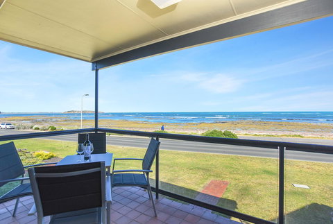 Franklin Beachfront Apartments - Tourism Caloundra 10