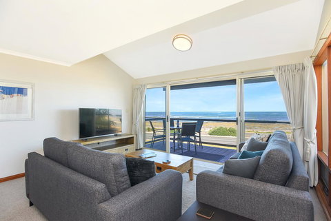 Franklin Beachfront Apartments - Tourism Caloundra 3