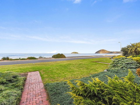 Franklin Beachfront Apartments - Tourism Caloundra 0